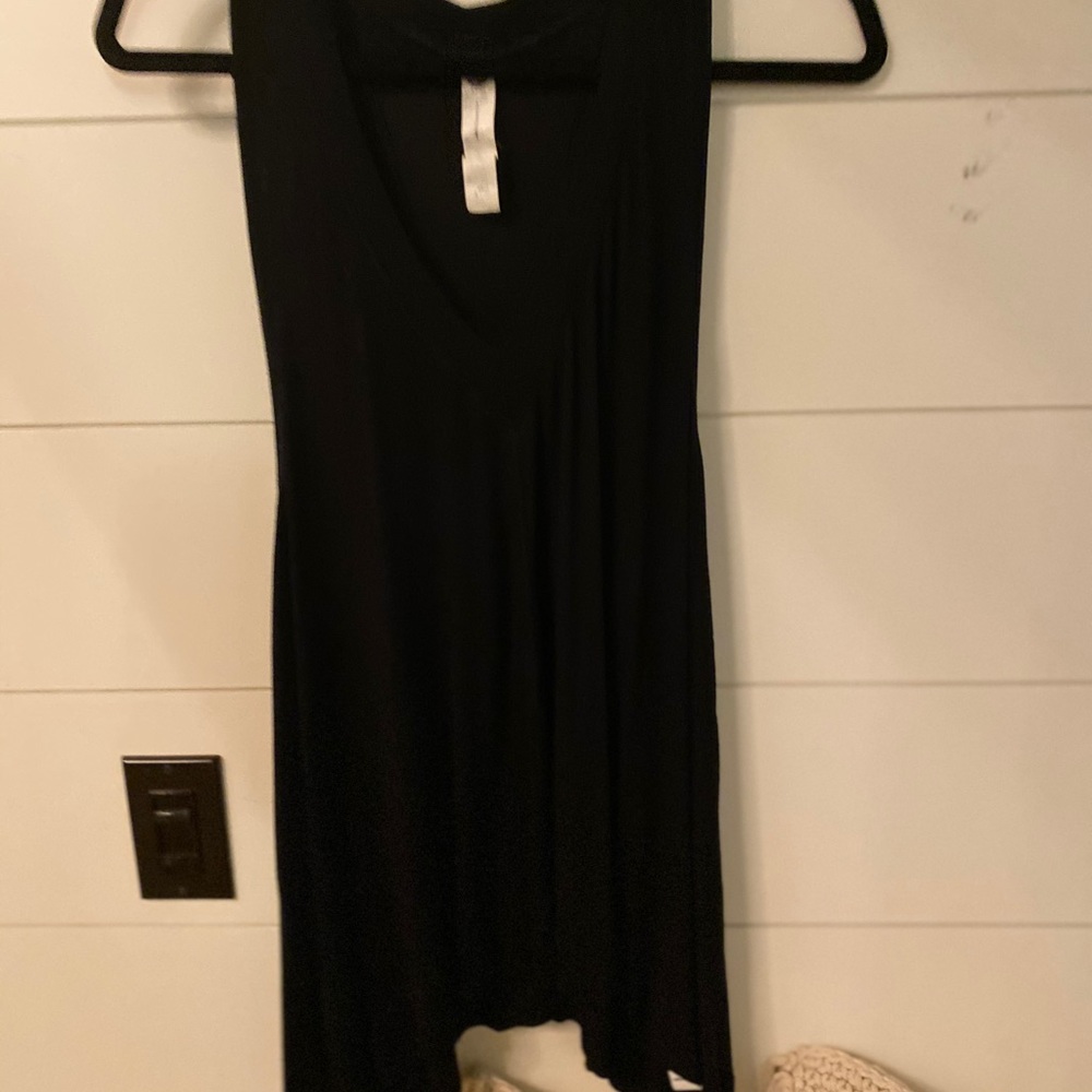 Black open arm tank